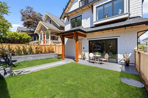 1-2247 Parker St, Vancouver, BC, V5L2L8 | Card Image