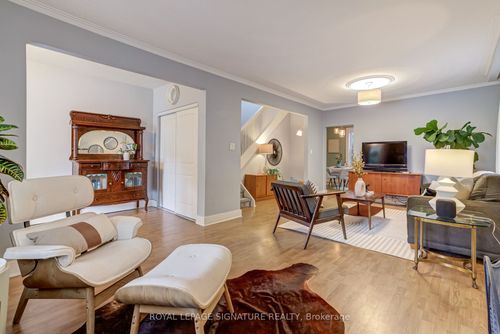 81 4th St, Etobicoke, ON, M8V2Y4 | Card Image