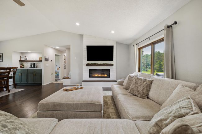 #5 Living Room.jpg | Image 5