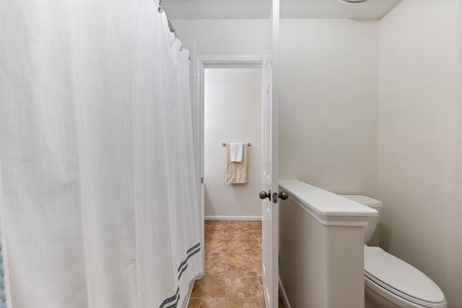 1901 Plum Falls Ln, House other with 6 bedrooms, 4 bathrooms and 2 parking in Pearland TX | Image 32