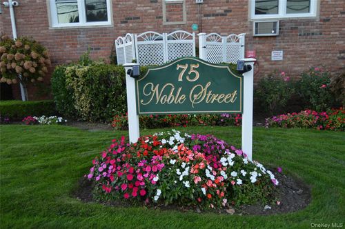221-75 Noble St, Lynbrook, NY, 11563-2228 | Card Image