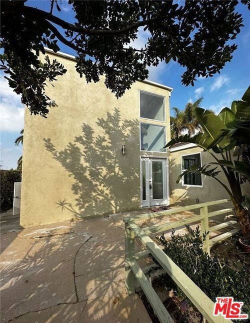 665 W Palm Ave, El Segundo, CA, 90245-2065 | Card Image