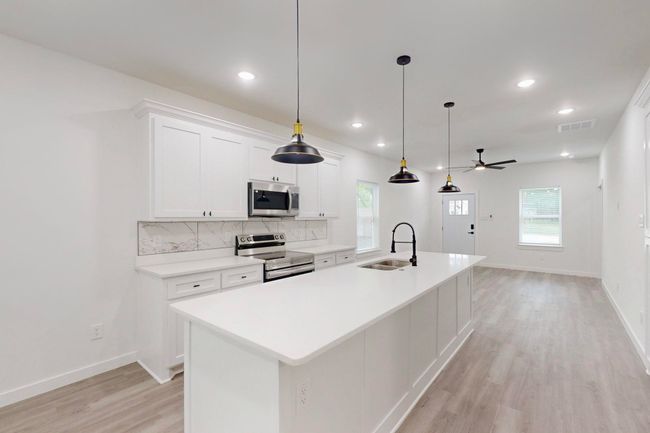A - 1213 Mill St, House other with 3 bedrooms, 3 bathrooms and null parking in Gainesville TX | Image 12
