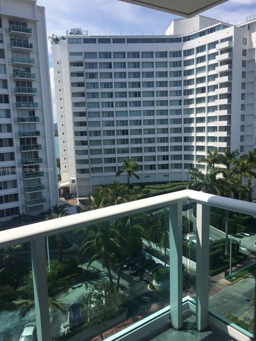 ph01-1035 West Ave, Miami Beach, FL, 33139-4768 | Card Image