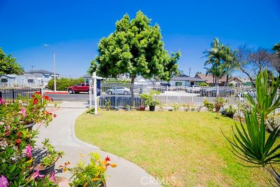 E 54th Street, House other with 3 bedrooms, 2 bathrooms and 1 parking in Maywood CA | Image 3