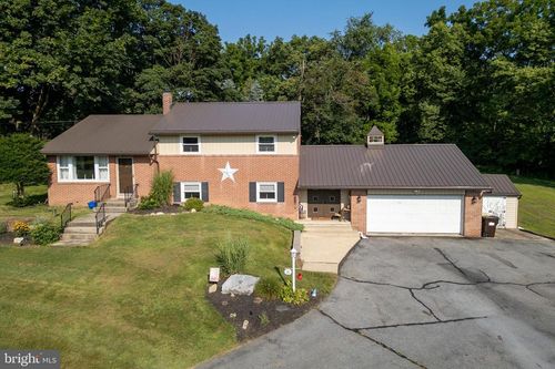 31 Sunset Ct, SINKING SPRING, PA, 19608-9704 | Card Image