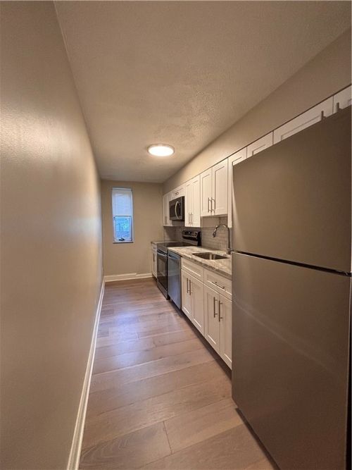b105-401 Shady Ave, Shadyside, PA, 15232 | Card Image
