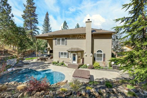 120 Ponderosa Way, Jacksonville, OR, 97530-9018 | Card Image