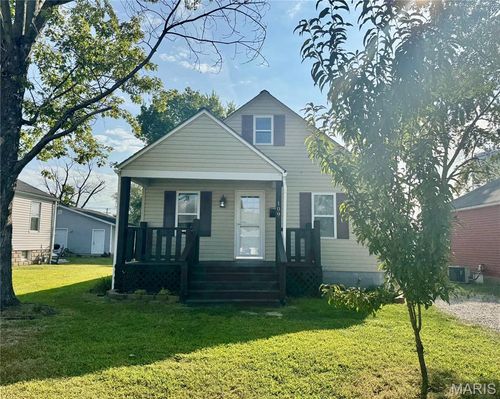 109 N 13th St, Wood River, IL, 62095-1803 | Card Image