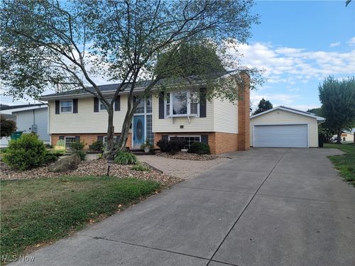 111 Sherwood Dr, Williamstown, WV, 26187-1519 | Card Image