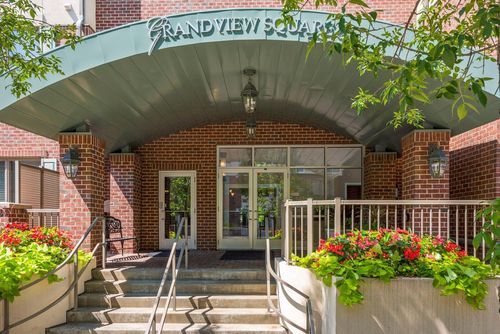 apt-2402-5250 Grandview Sq, Edina, MN, 55436-1647 | Card Image