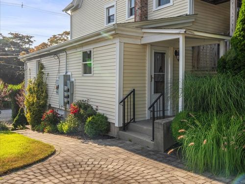 apt-1-18 Chester Ave, Westerly, RI, 02891-7418 | Card Image