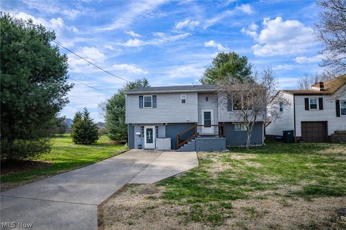 814 W 4th St, Williamstown, WV, 26187-1006 | Card Image