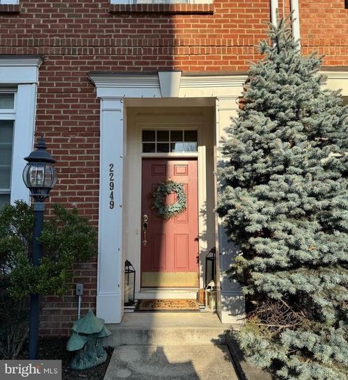 22949 Fanshaw Sq, BRAMBLETON, VA, 20148-5673 | Card Image