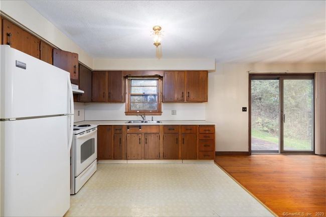 1042 N Main Street Ext, House other with 3 bedrooms, 2 bathrooms and null parking in Wallingford CT | Image 4