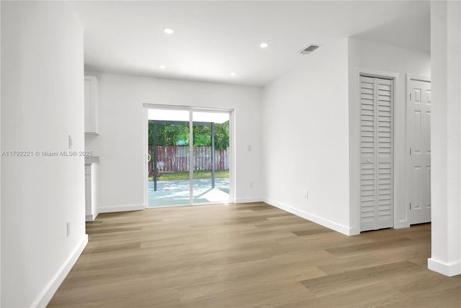 439 Sw 17 Th Ter, House other with 3 bedrooms, 2 bathrooms and null parking in Homestead FL | Image 6
