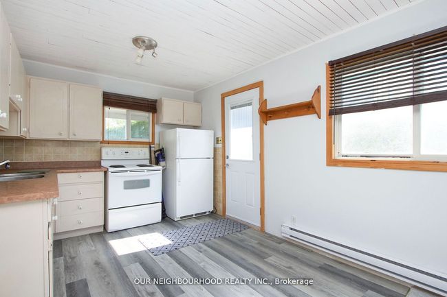 21 2 Nd St, House other with 1 bedrooms, 1 bathrooms and 4 parking in Dunsford ON | Image 8