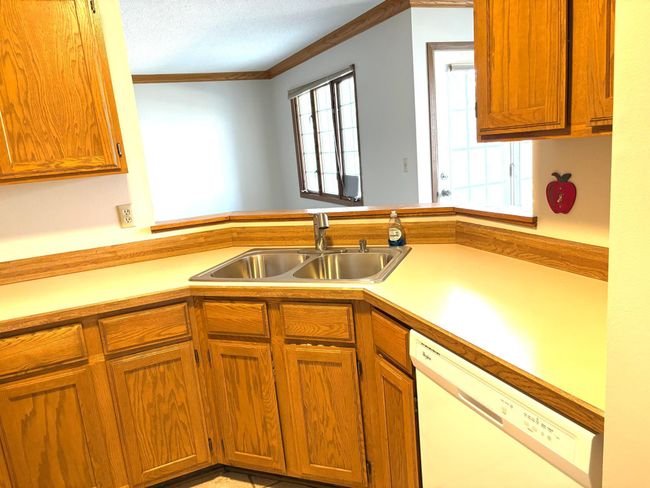 APT-106 - 3563 Blue Jay Way, Home with 2 bedrooms, 1 bathrooms and null parking in Eagan MN | Image 8