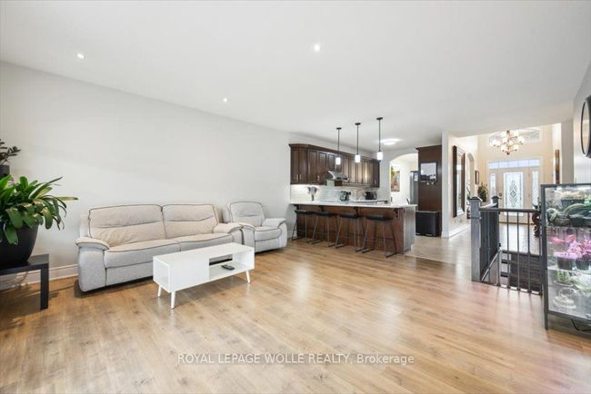 67 E Tree Dr, House other with 4 bedrooms, 3 bathrooms and 2 parking in Breslau ON | Image 14
