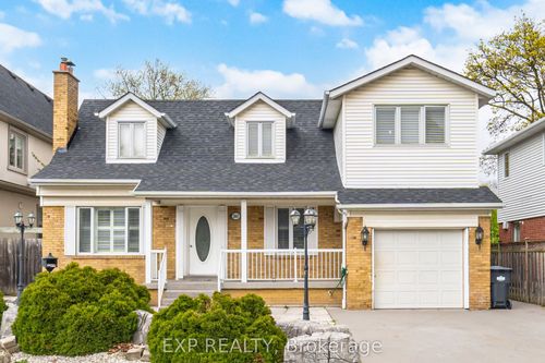 2065 Westfield Dr, Mississauga, ON, L4Y1P2 | Card Image