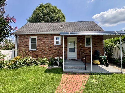 42 Bella Vista Ave, Glen Cove, NY, 11542-3491 | Card Image