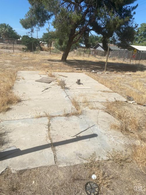 218 Olive Ave, Taft, CA, 93268-4231 | Card Image