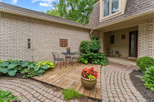 1360 Bramblebush Run, Bloomfield Hills, MI, 48304-1501 | Card Image