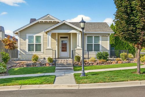 3875 Windgate St, Medford, OR, 97504-9160 | Card Image