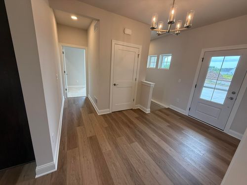 327 Sandy Cir, Pewaukee, WI, 53072-2425 | Card Image