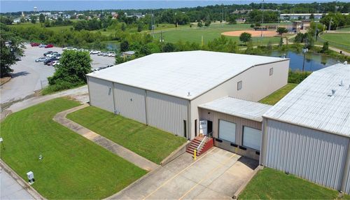 2003 Town West Dr, Rogers, AR, 72756-2129 | Card Image