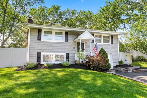25 Arrowhead Ln, East Setauket, NY, 11733-3310 | Card Image
