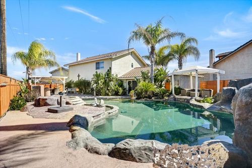 573 Rosewood Ct, Los Banos, CA, 93635-2947 | Card Image