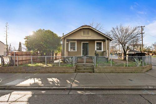 208 Bullard Ave, Clovis, CA, 93612-1001 | Card Image