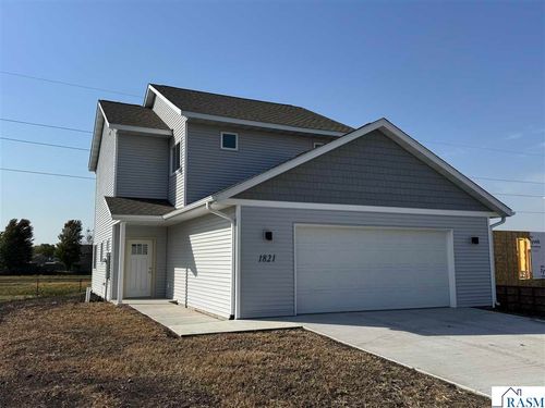1821 Bluestem Dr, Mankato, MN, 56001-1200 | Card Image