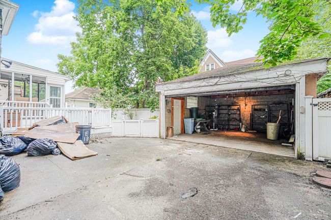 Detached garage with a gate | Image 25