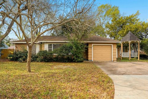 1759 S Park Dr, Alvin, TX, 77511-4351 | Card Image