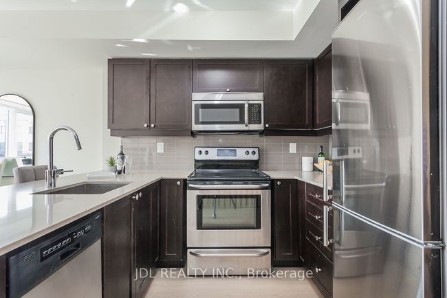 3 - 175 William Duncan Rd, Condo with 2 bedrooms, 2 bathrooms and 1 parking in North York ON | Image 7