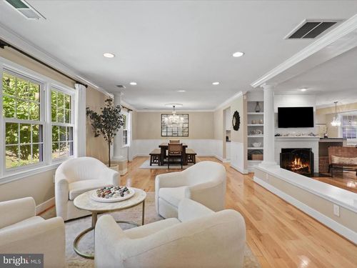 11607 Helmont Dr, Oakton, VA, 22124-1219 | Card Image