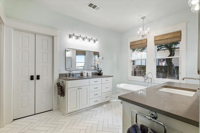 His and Hers Vanities | Image 24