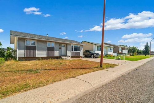 480 Hilton Cres Ne, Medicine Hat, AB, T1C1E5 | Card Image
