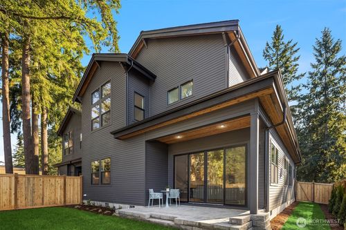 15014 Se 22nd St, Bellevue, WA, 98007-6303 | Card Image