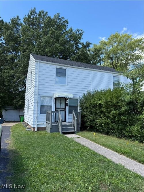 1542 E 256th St, Euclid, OH, 44132-2738 | Card Image