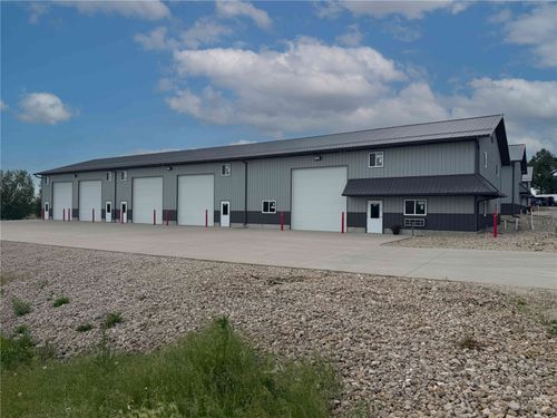 403-3230 N Center Point Rd, Marion, IA, 52302-9831 | Card Image