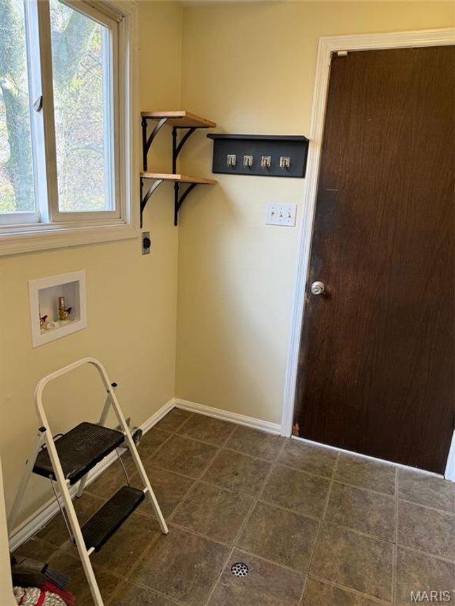 Laundry room with electric dryer hookup and hookup for a washing machine | Image 11