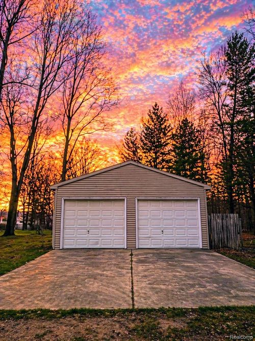 1301 Charlebois Dr, Beaverton, MI, 48612-8839 | Card Image