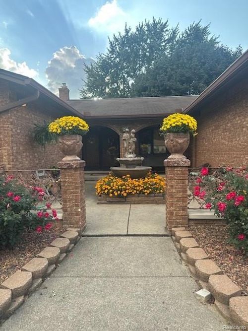 37129 Almont Dr W, Sterling Heights, MI, 48310-4028 | Card Image