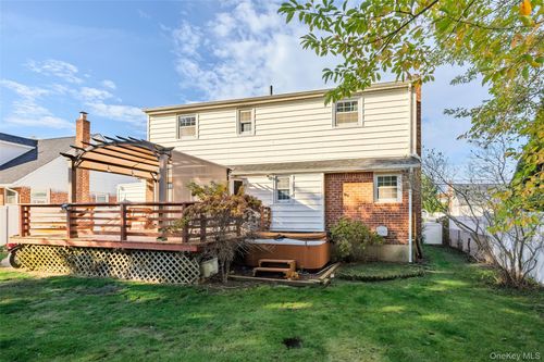 108 N Richmond Ave, Massapequa, NY, 11758-3438 | Card Image