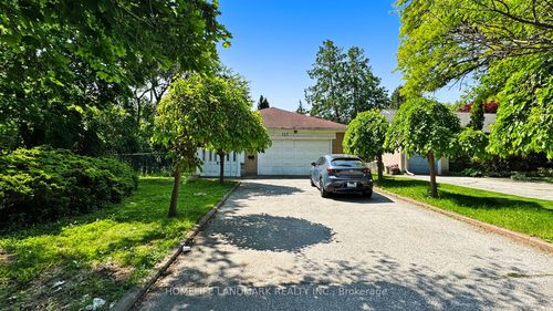 117 Arjay Cres, North York, ON, M2L1C6 | Card Image
