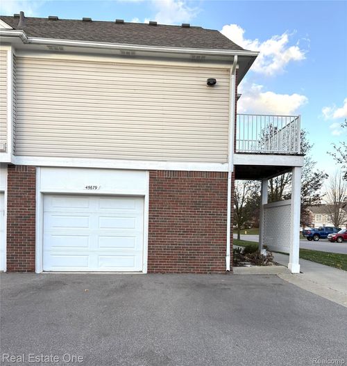 45679 Heather Ridge Dr, Macomb, MI, 48044-4073 | Card Image