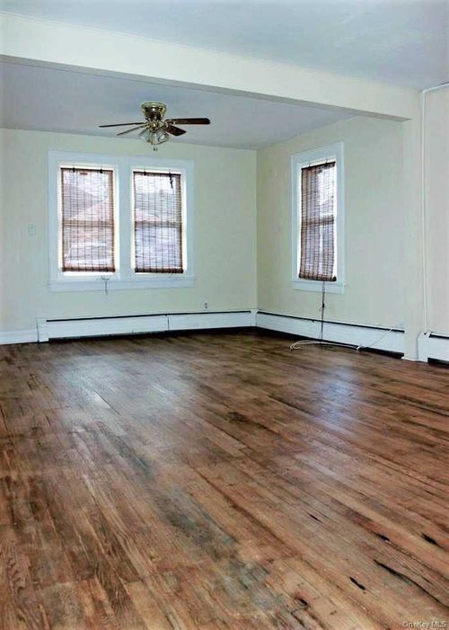 75 N Chestnut St, Beacon, NY, 12508-1953 | Card Image